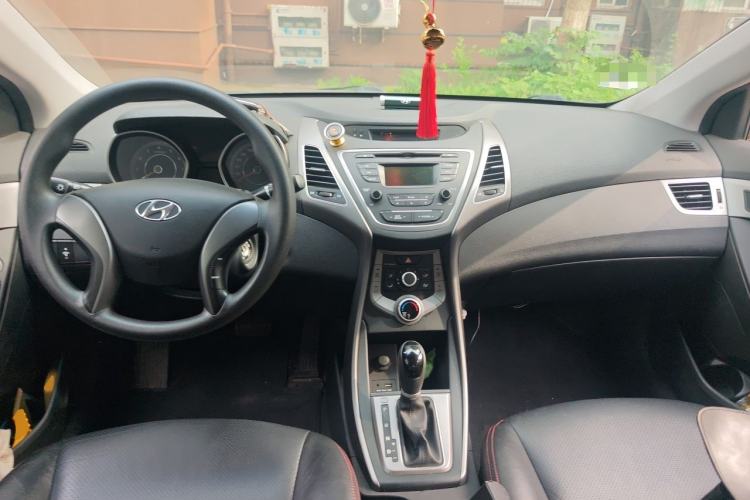 Used Hyundai Elantra (5th Generation / Langdong) 2016 1.6L Automatic Smart Version Center Console