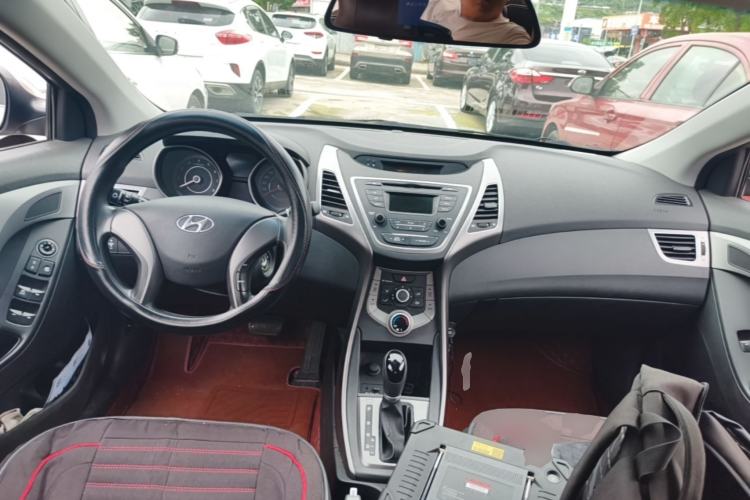 Used Hyundai Elantra (5th Generation / Langdong) 2016 1.6L Automatic Smart Version Center Console