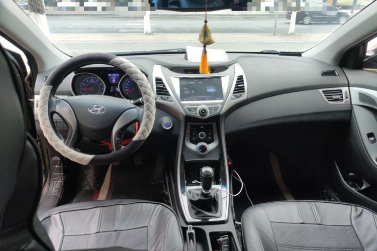 Used Hyundai Elantra (5th Generation / Langdong) 2016 1.6L Manual Luxury Model Center Console