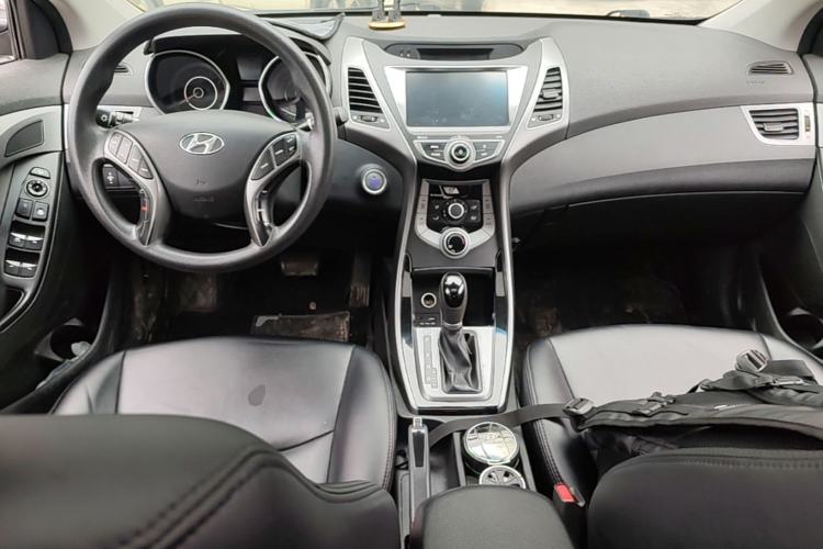 Used Hyundai Elantra (5th Generation / Langdong) 2016 1.6L Automatic Prestige Model Center Console