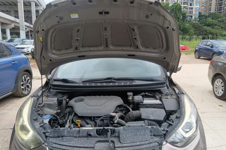 Used Hyundai Elantra (5th Generation / Langdong) 2016 1.6L Automatic Smart Version Engine Bay