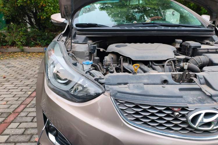 Used Hyundai Elantra (5th Generation / Langdong) 2016 1.6L Manual Luxury Model Engine Bay Right