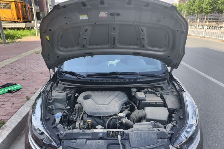 Used Hyundai Elantra (5th Generation / Langdong) 2016 1.6L Automatic Smart Version Engine Bay