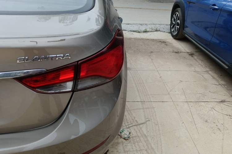 Used Hyundai Elantra (5th Generation / Langdong) 2016 1.6L Automatic Smart Version Exterior 6