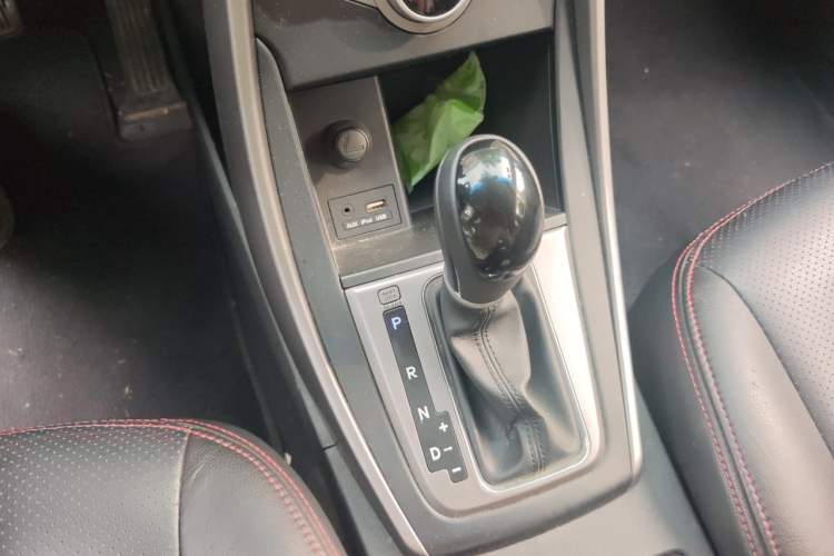 Used Hyundai Elantra (5th Generation / Langdong) 2016 1.6L Automatic Smart Version Gear Lever