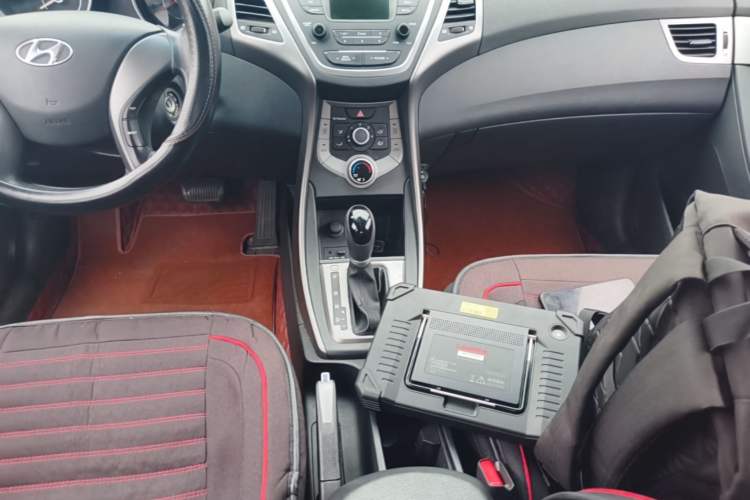 Used Hyundai Elantra (5th Generation / Langdong) 2016 1.6L Automatic Smart Version Gear Lever