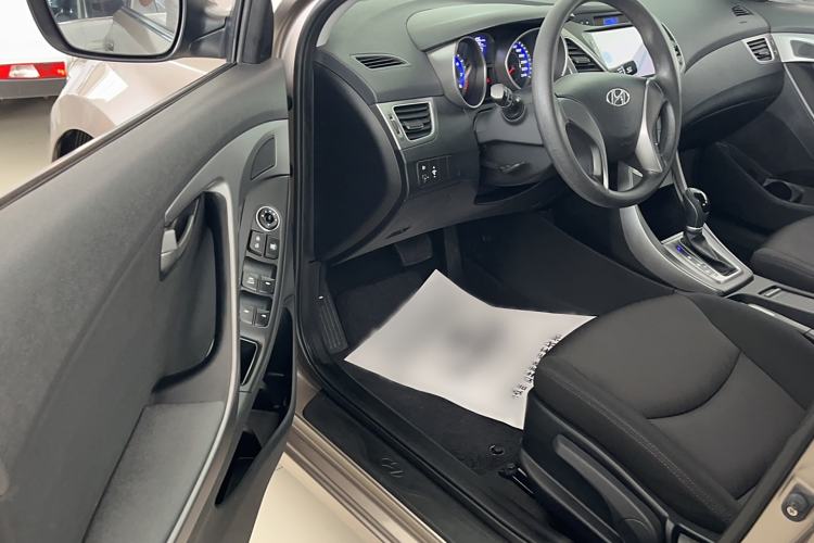 Used Hyundai Elantra (5th Generation / Langdong) 2016 1.6L Automatic Smart Version Interior 1