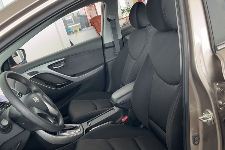 Used Hyundai Elantra (5th Generation / Langdong) 2016 1.6L Automatic Smart Version Interior 2