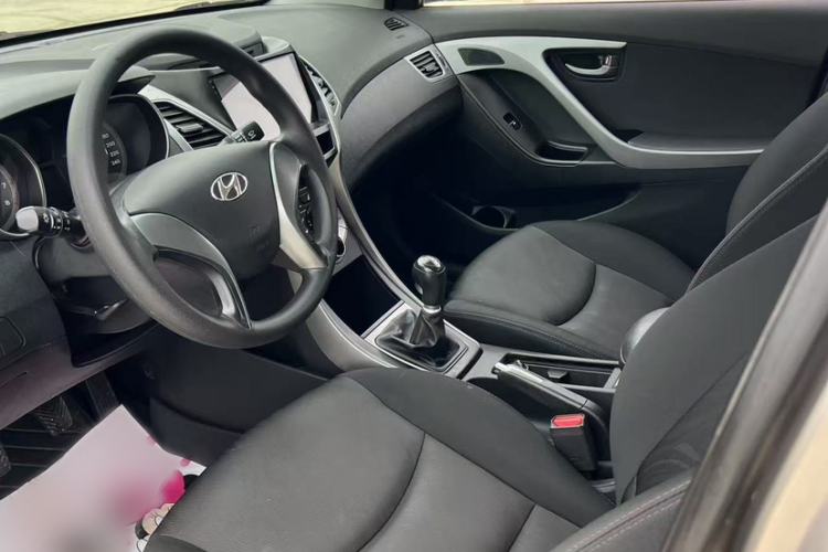Used Hyundai Elantra (5th Generation / Langdong) 2016 1.6L Manual Fashion Edition Interior 2
