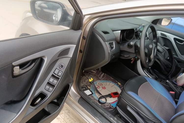 Used Hyundai Elantra (5th Generation / Langdong) 2016 1.6L Automatic Smart Version Interior 3