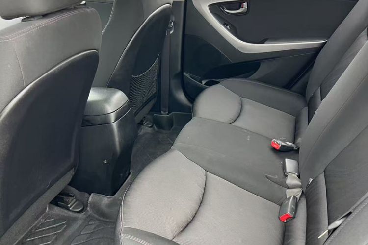 Used Hyundai Elantra (5th Generation / Langdong) 2016 1.6L Manual Fashion Edition Interior 3