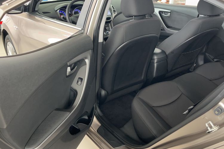 Used Hyundai Elantra (5th Generation / Langdong) 2016 1.6L Automatic Smart Version Interior 4
