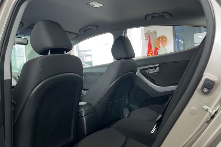 Used Hyundai Elantra (5th Generation / Langdong) 2016 1.6L Automatic Smart Version Interior 5