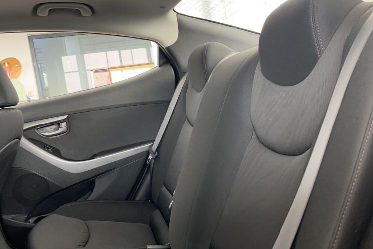 Used Hyundai Elantra (5th Generation / Langdong) 2016 1.6L Automatic Smart Version Interior 6