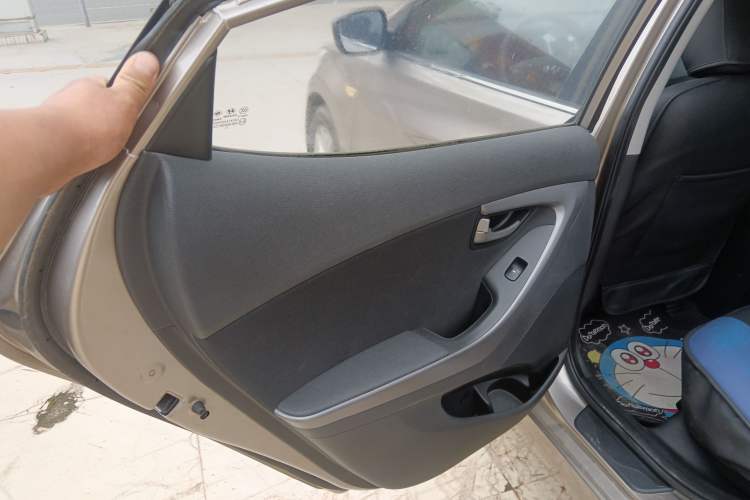 Used Hyundai Elantra (5th Generation / Langdong) 2016 1.6L Automatic Smart Version Interior 8