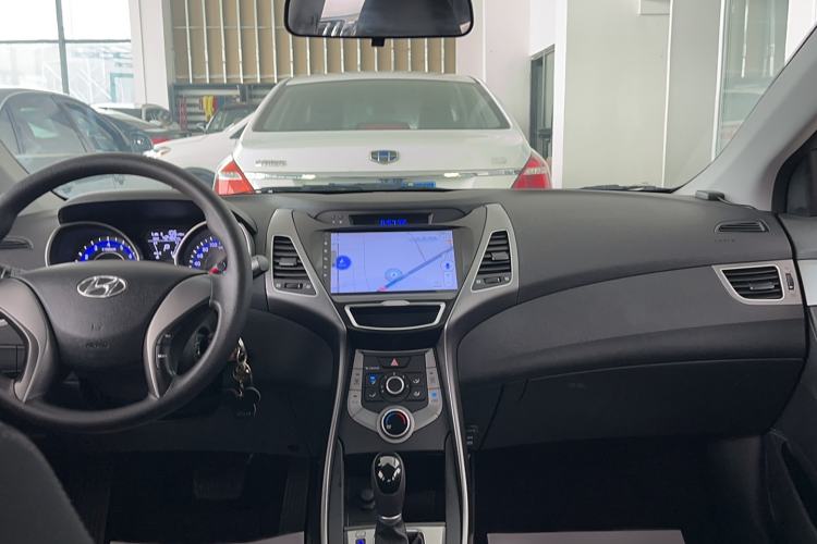 Used Hyundai Elantra (5th Generation / Langdong) 2016 1.6L Automatic Smart Version Interior 8