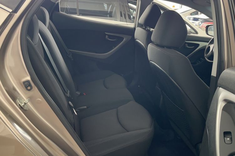 Used Hyundai Elantra (5th Generation / Langdong) 2016 1.6L Automatic Smart Version Interior 9