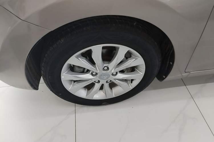 Used Hyundai Elantra (5th Generation / Langdong) 2016 1.6L Automatic Prestige Model Left Front Wheel Hub