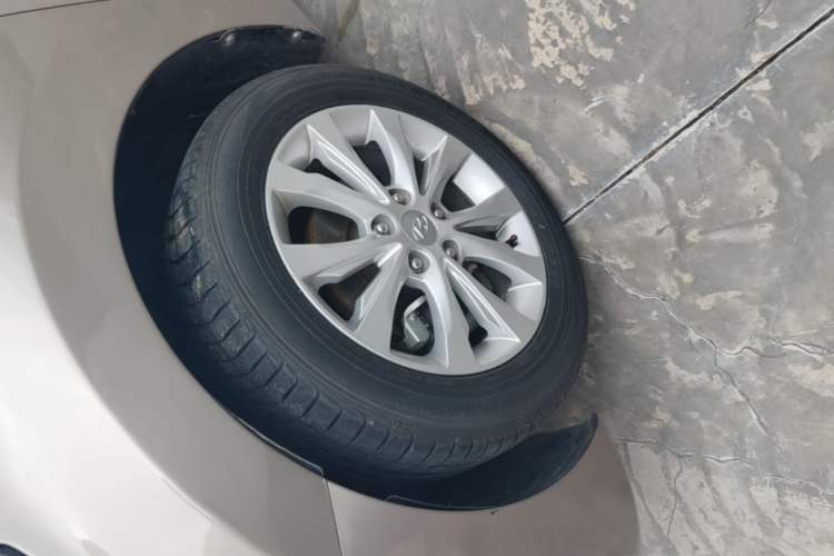 Used Hyundai Elantra (5th Generation / Langdong) 2016 1.6L Automatic Smart Version Left Front Wheel Hub