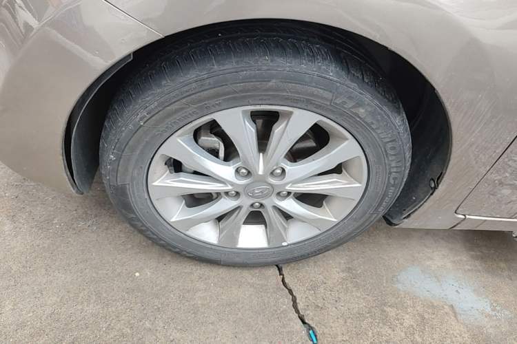Used Hyundai Elantra (5th Generation / Langdong) 2016 1.6L Automatic Prestige Model Left Front Wheel Hub