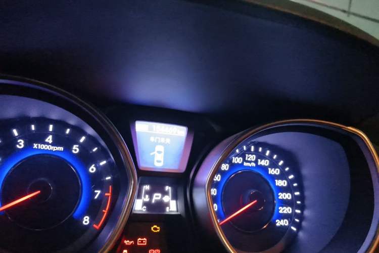 Used Hyundai Elantra (5th Generation / Langdong) 2016 1.6L Automatic Prestige Model Odometer Close Up