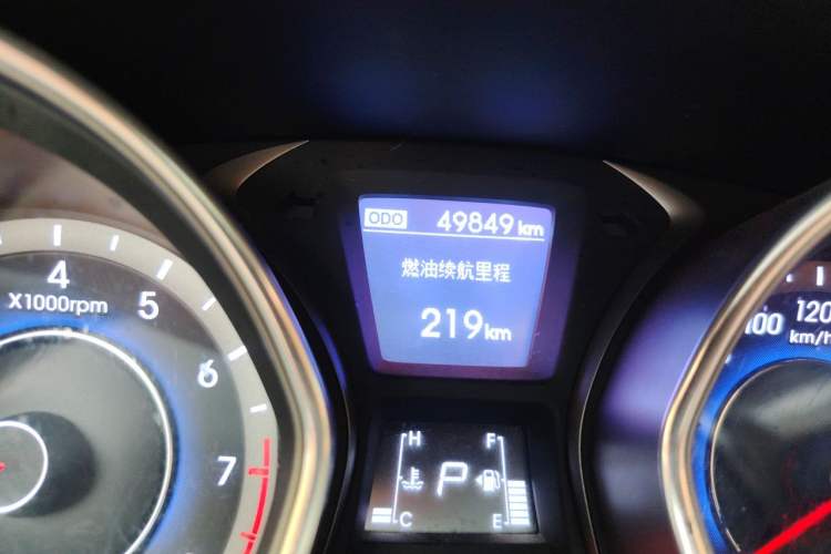 Used Hyundai Elantra (5th Generation / Langdong) 2016 1.6L Automatic Prestige Model Odometer Close Up