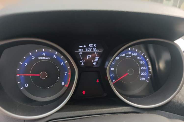 Used Hyundai Elantra (5th Generation / Langdong) 2016 1.6L Automatic Smart Version Odometer Close Up
