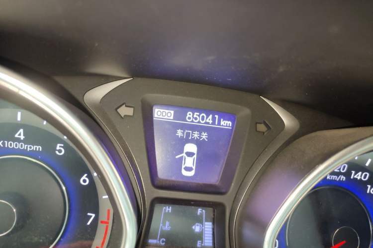 Used Hyundai Elantra (5th Generation / Langdong) 2016 1.6L Manual Luxury Model Odometer Close Up