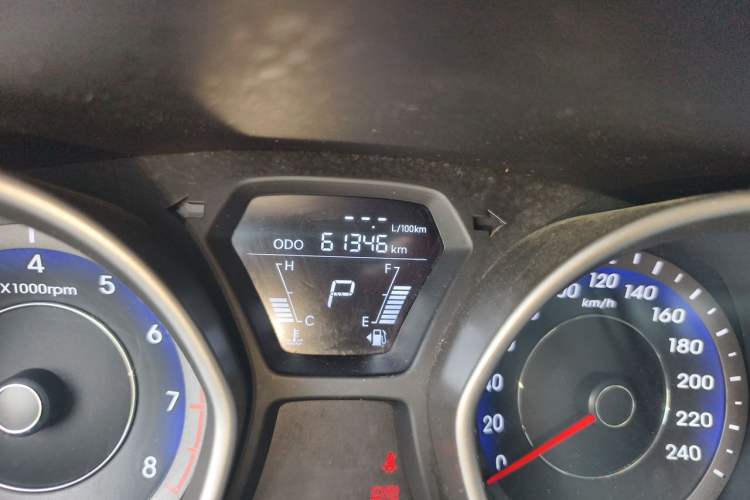 Used Hyundai Elantra (5th Generation / Langdong) 2016 1.6L Automatic Smart Version Odometer Close Up