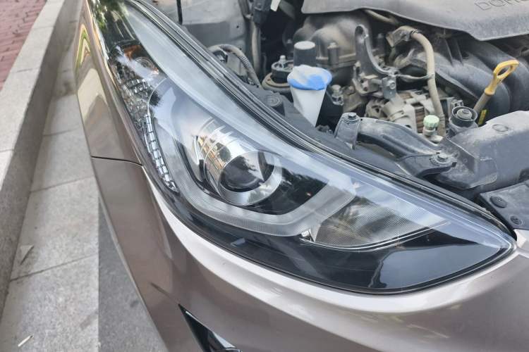 Used Hyundai Elantra (5th Generation / Langdong) 2016 1.6L Automatic Smart Version Right Front Headlight