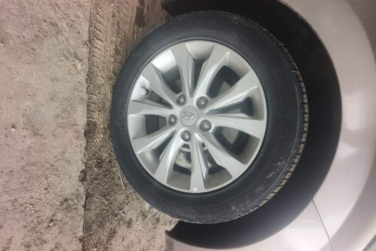 Used Hyundai Elantra (5th Generation / Langdong) 2016 1.6L Automatic Prestige Model Right Front Wheel Hub