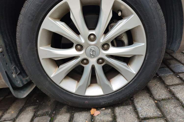 Used Hyundai Elantra (5th Generation / Langdong) 2016 1.6L Manual Luxury Model Right Front Wheel Hub