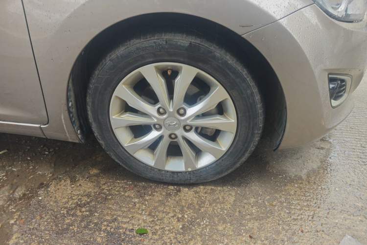 Used Hyundai Elantra (5th Generation / Langdong) 2016 1.6L Manual Luxury Model Right Front Wheel Hub