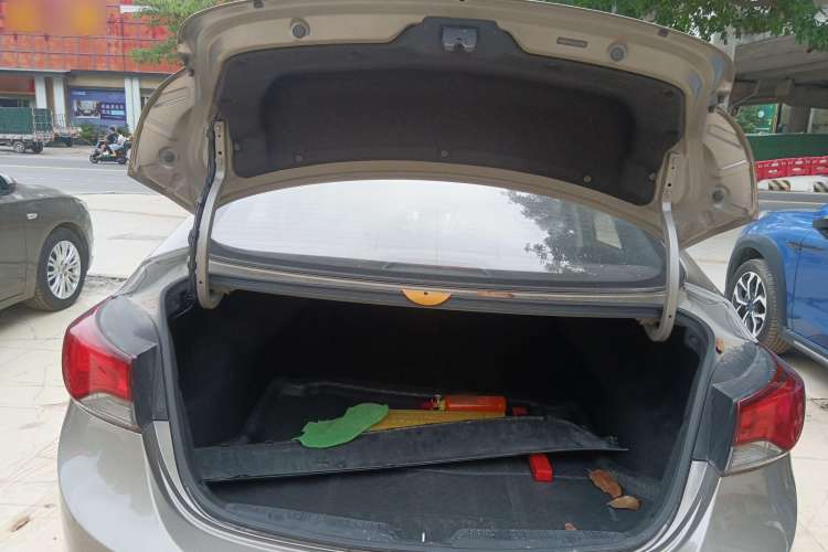 Used Hyundai Elantra (5th Generation / Langdong) 2016 1.6L Automatic Smart Version Trunk