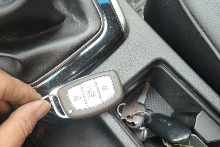 Used Hyundai Elantra (5th Generation / Langdong) 2016 1.6L Manual Luxury Model Vehicle Key