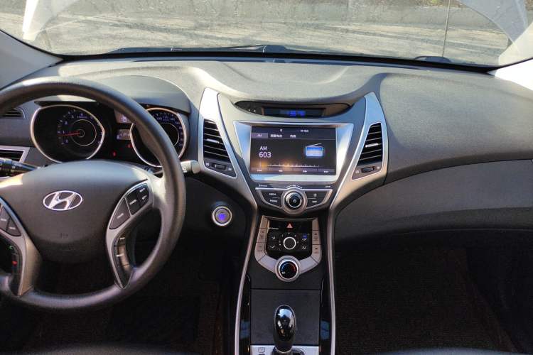 Used Hyundai Elantra (5th Generation / Langdong) 2016 1.6L Automatic Prestige Model Audio And AC Panel