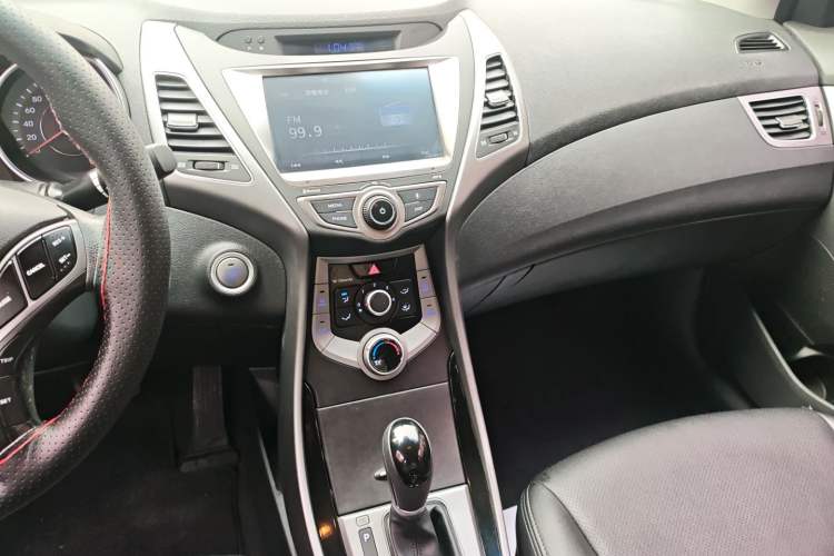 Used Hyundai Elantra (5th Generation / Langdong) 2016 1.6L Automatic Prestige Model Audio And AC Panel