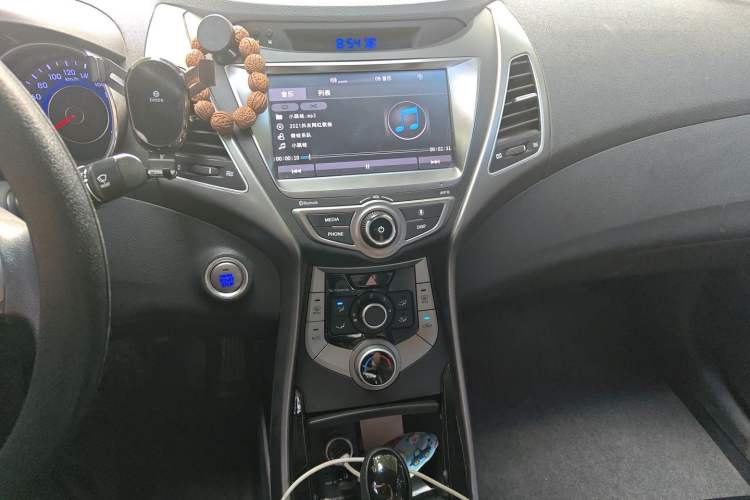 Used Hyundai Elantra (5th Generation / Langdong) 2016 1.6L Automatic Prestige Model Audio And AC Panel