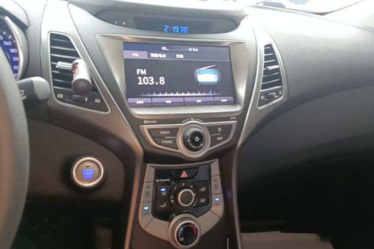 Used Hyundai Elantra (5th Generation / Langdong) 2016 1.6L Automatic Prestige Model Audio And AC Panel