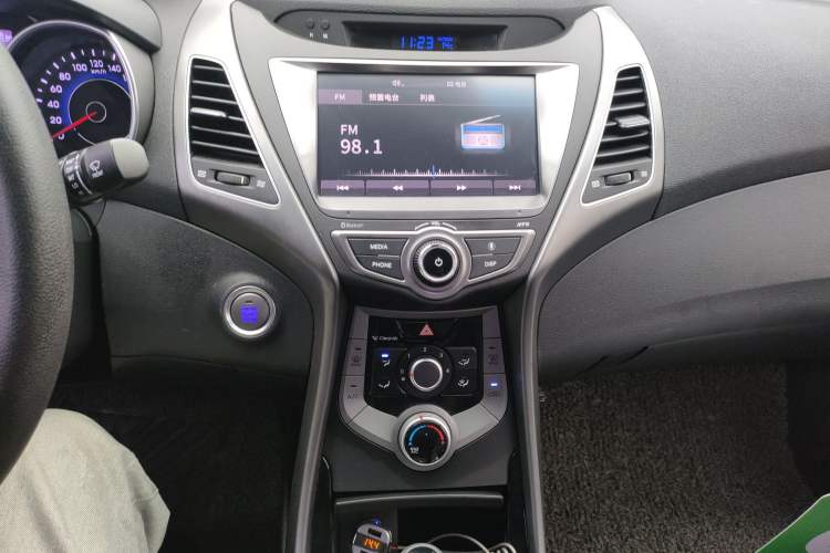 Used Hyundai Elantra (5th Generation / Langdong) 2016 1.6L Automatic Prestige Model Audio And AC Panel