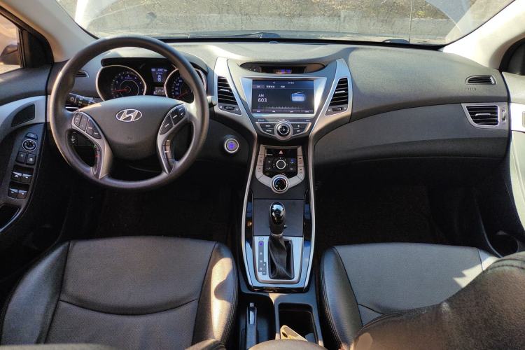 Used Hyundai Elantra (5th Generation / Langdong) 2016 1.6L Automatic Prestige Model Center Console