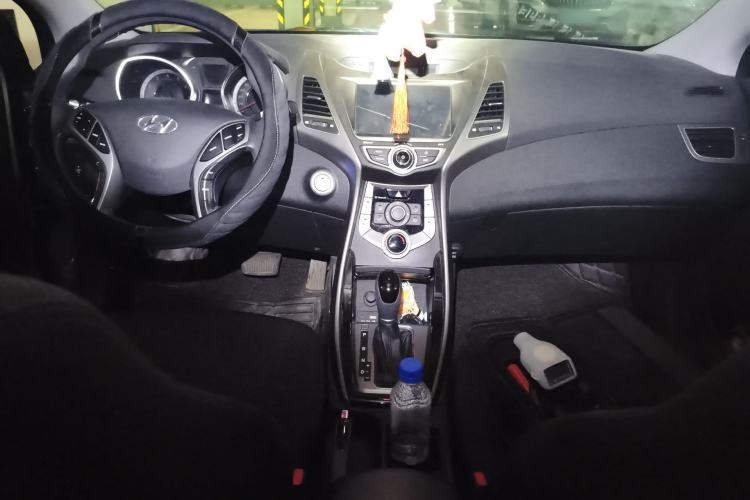 Used Hyundai Elantra (5th Generation / Langdong) 2016 1.6L Automatic Prestige Model Center Console