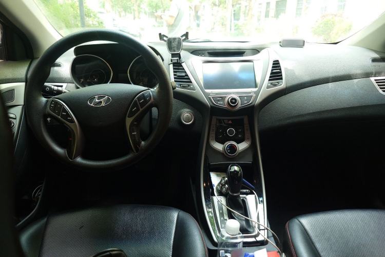 Used Hyundai Elantra (5th Generation / Langdong) 2016 1.6L Automatic Prestige Model Center Console