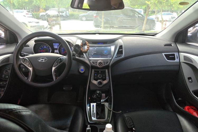Used Hyundai Elantra (5th Generation / Langdong) 2016 1.6L Automatic Prestige Model Center Console