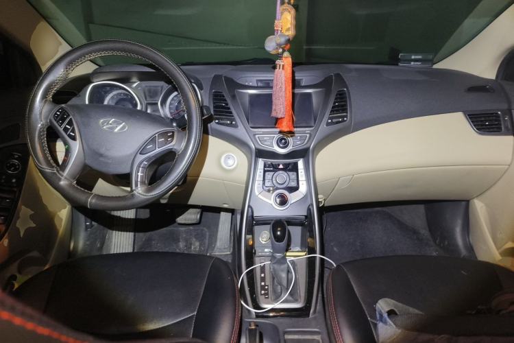 Used Hyundai Elantra (5th Generation / Langdong) 2016 1.6L Automatic Prestige Model Center Console