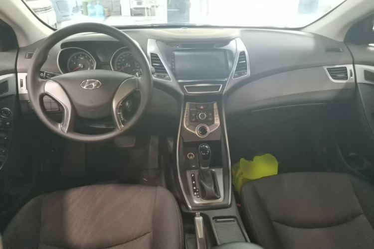 Used Hyundai Elantra (5th Generation / Langdong) 2016 1.6L Automatic Smart Version Center Console