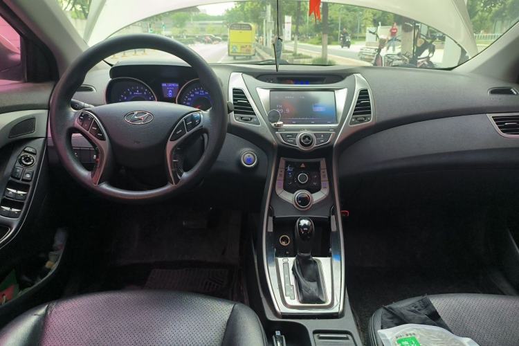 Used Hyundai Elantra (5th Generation / Langdong) 2016 1.6L Automatic Prestige Model Center Console