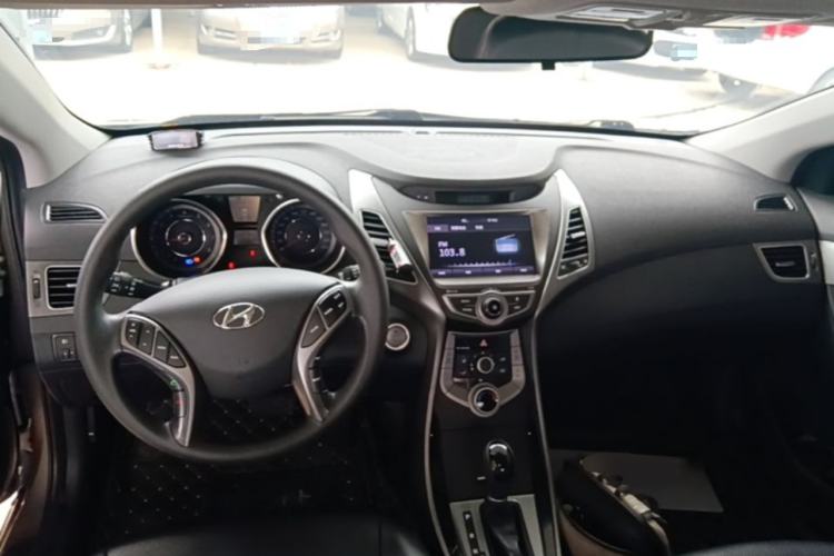 Used Hyundai Elantra (5th Generation / Langdong) 2016 1.6L Automatic Prestige Model Center Console