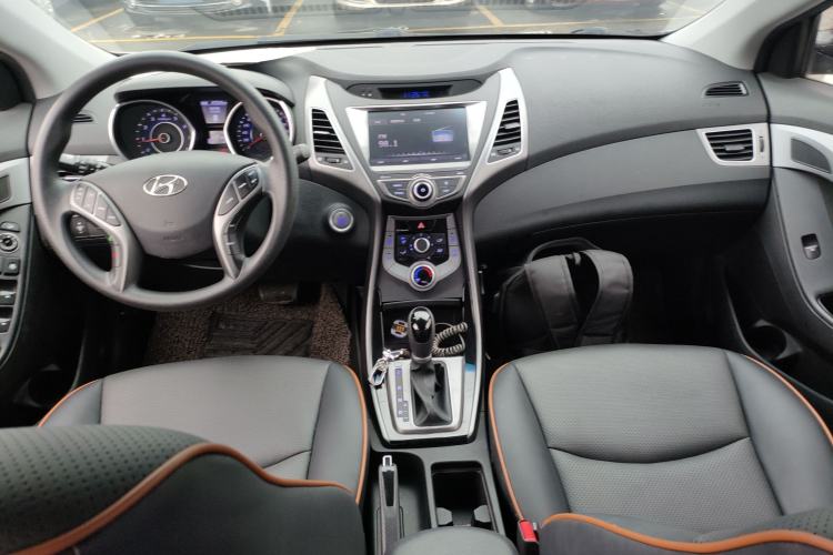 Used Hyundai Elantra (5th Generation / Langdong) 2016 1.6L Automatic Prestige Model Center Console
