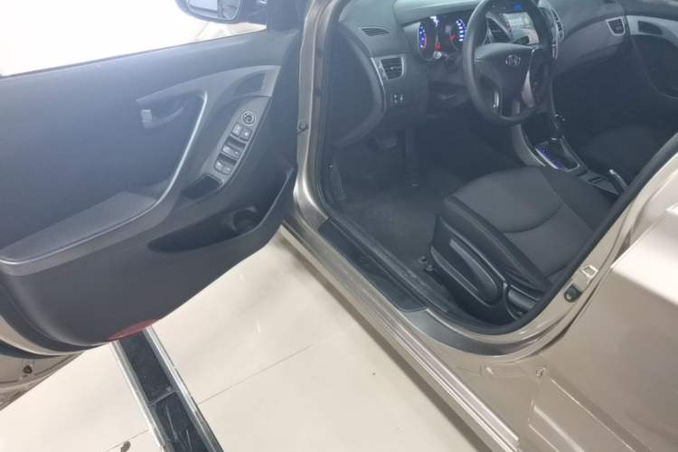 Used Hyundai Elantra (5th Generation / Langdong) 2016 1.6L Automatic Smart Version Driver Seat